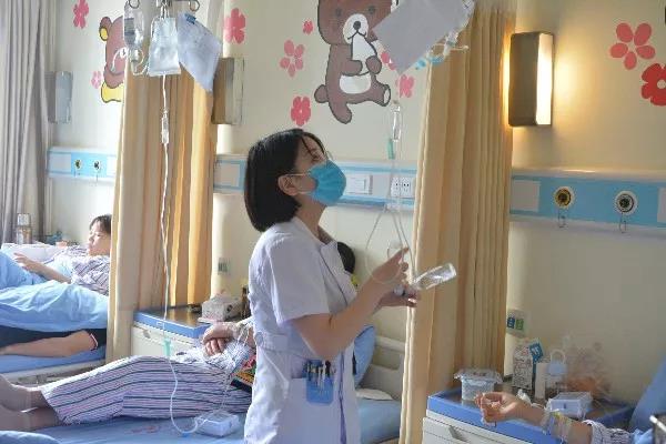 护士节 | 总有一群人，能够给我们带来一些甜！