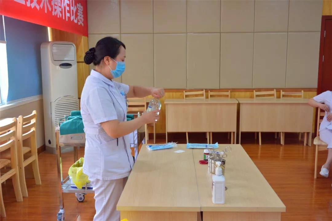 以专业致敬护士节，护理技能比赛展“白衣天使”风采！