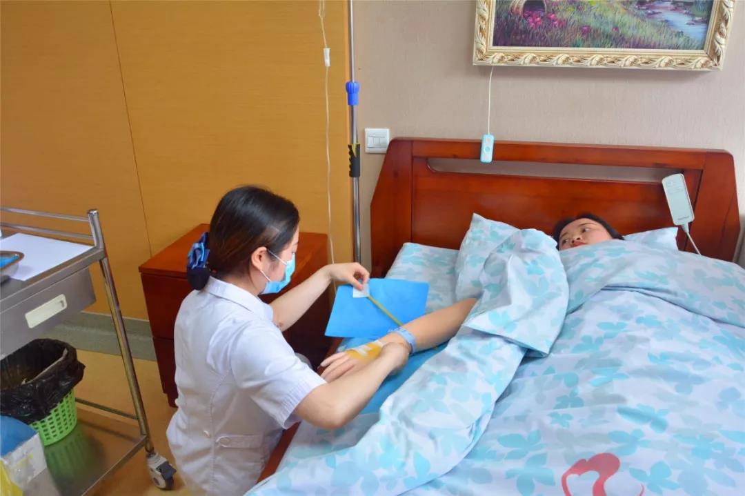 以专业致敬护士节，护理技能比赛展“白衣天使”风采！