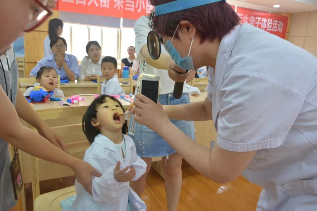 天哪！今天仁品来了一群超级可爱的小医生~