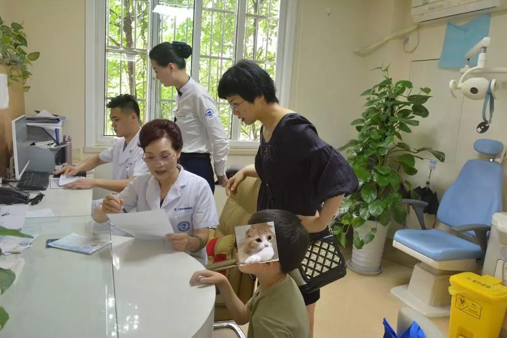 天哪！今天仁品来了一群超级可爱的小医生~