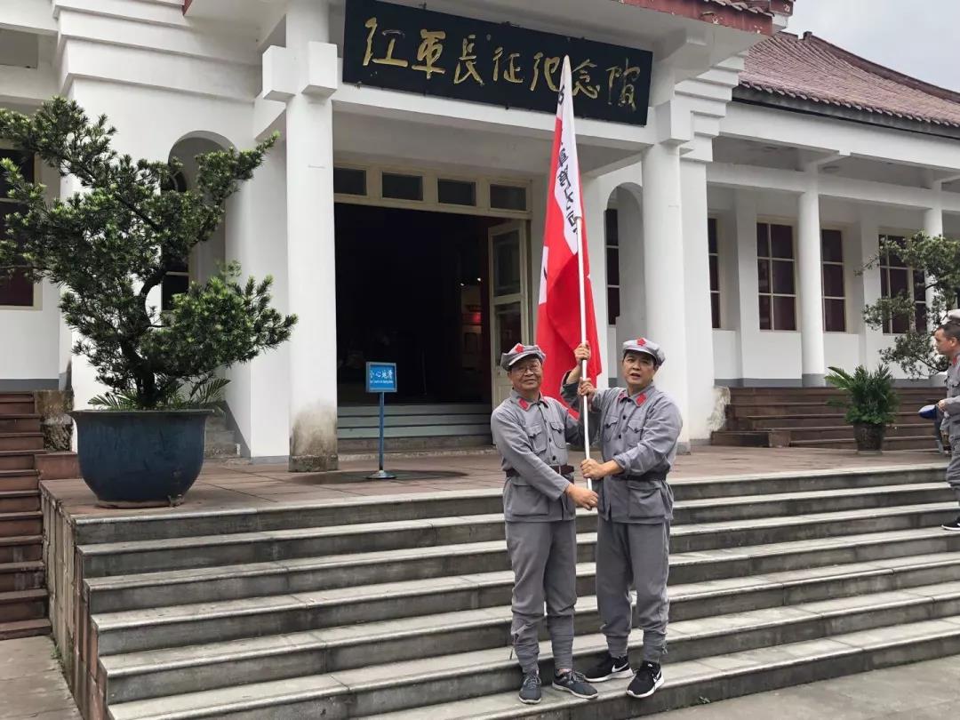 忆峥嵘岁月，行红色之旅