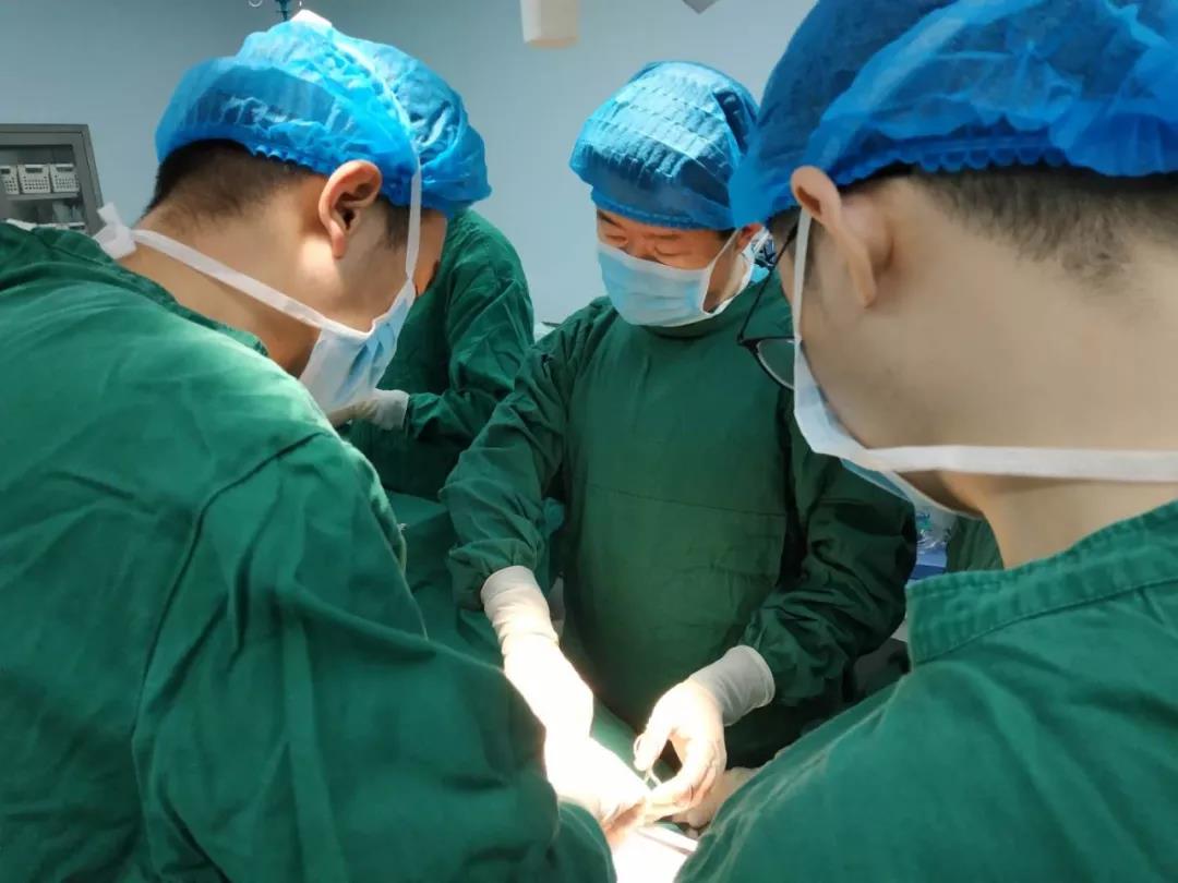 4天4台喉癌手术，诊断准确技术精湛，为成都仁品耳鼻喉李主任点赞