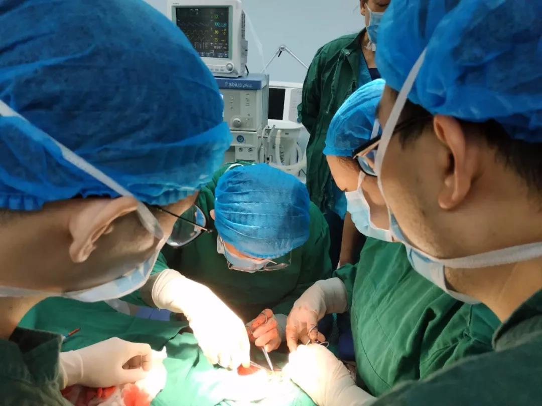 4天4台喉癌手术，诊断准确技术精湛，为成都仁品耳鼻喉李主任点赞